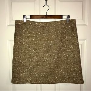 Apt 9, 12, gold/cream